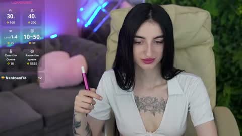 Snapshot of emilyymoon chatting on 06-10-26, 05:39 emilyymoon online show from 06-10-26, 05:39