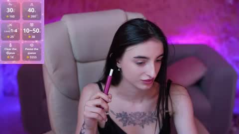 Snapshot of emilyymoon chatting on 06-12-26, 06:23 emilyymoon online show from 06-12-26, 06:23