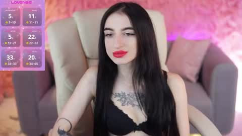 Snapshot of emilyymoon chatting on 06-21-26, 06:38 emilyymoon online show from 06-21-26, 06:38