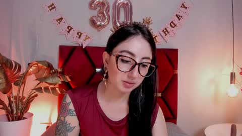 Snapshot of emilyywatson chatting on 05-22-26, 01:02 Emilyy Watson online show from 05-22-26, 01:02