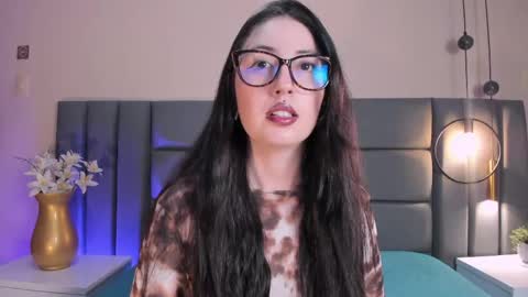 Snapshot of emilyywatson chatting on 06-05-26, 01:12 Emilyy Watson online show from 06-05-26, 01:12
