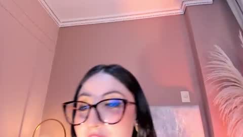 Snapshot of emilyywatson chatting on 06-10-26, 10:52 Emilyy Watson online show from 06-10-26, 10:52