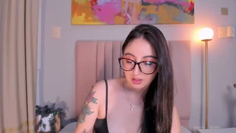 Snapshot of emilyywatson chatting on 06-13-26, 01:36 Emilyy Watson online show from 06-13-26, 01:36