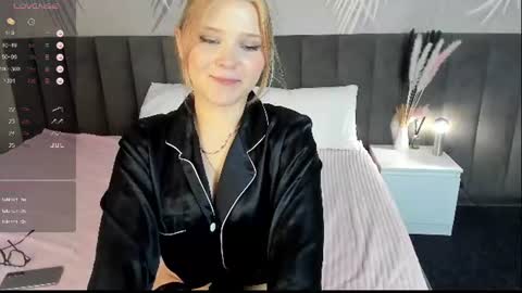 emilyyy_vibe online show from 06-15-26, 09:22