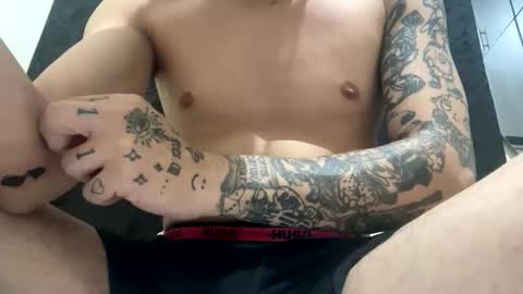 Snapshot of eminem597918 chatting on 11-07-25, 02:50 eminem597918 online show from 11-07-25, 02:50