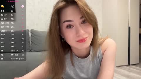 Snapshot of eminemswife chatting on 10-05-25, 10:51 Nadya online show from 10-05-25, 10:51