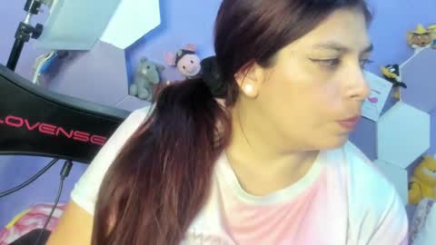 Snapshot of emira199 chatting on 01-04-25, 12:37 emira199 online show from 01-04-25, 12:37