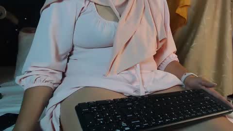 Snapshot of emira199 chatting on 02-18-25, 08:49 emira199 online show from 02-18-25, 08:49