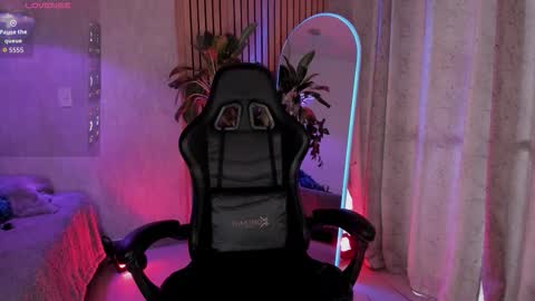 Snapshot of emma_____________ chatting on 11-04-25, 09:36 online show from 11-04-25, 09:36