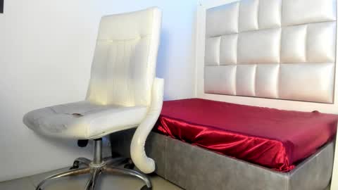 Snapshot of emma__js_ chatting on 01-15-26, 11:48 emma__js_ online show from 01-15-26, 11:48