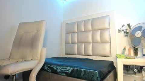 Snapshot of emma__js_ chatting on 02-13-26, 04:36 emma__js_ online show from 02-13-26, 04:36