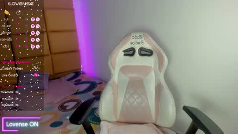 Snapshot of emma__js_ chatting on 06-20-26, 03:04 emma__js_ online show from 06-20-26, 03:04