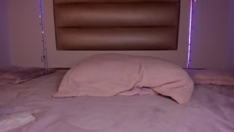 Snapshot of emma__js_ chatting on 07-25-26, 04:04 emma__js_ online show from 07-25-26, 04:04