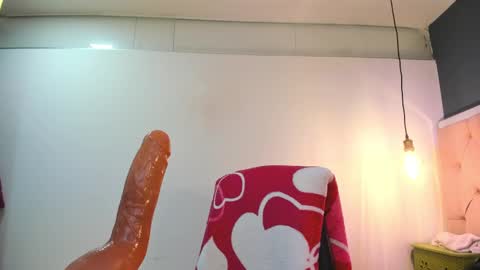 Snapshot of emma__love_ chatting on 02-27-25, 01:28 Emma online show from 02-27-25, 01:28