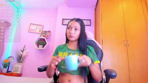 Snapshot of emma_anturin chatting on 10-20-25, 08:53 Emma Anturin online show from 10-20-25, 08:53