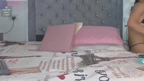 Snapshot of emma_blake__ chatting on 10-14-25, 05:30 Emma online show from 10-14-25, 05:30