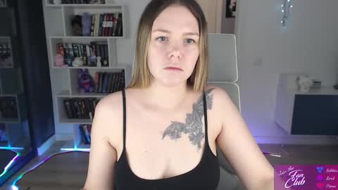 Snapshot of emma_bryan chatting on 05-16-26, 07:12 Emma online show from 05-16-26, 07:12