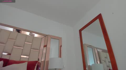 Snapshot of emma_castilloo chatting on 12-27-24, 10:48 Emma Castillo online show from 12-27-24, 10:48