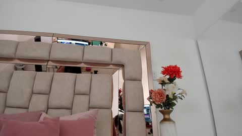 Snapshot of emma_castilloo chatting on 01-24-25, 10:30 Emma Castillo online show from 01-24-25, 10:30