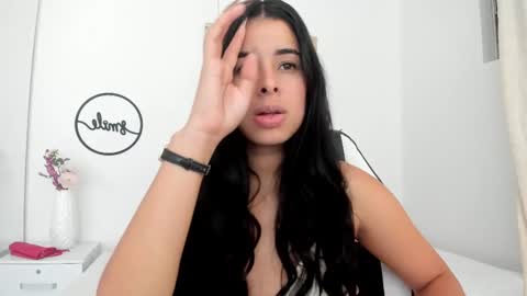 Snapshot of emma_castilloo chatting on 02-14-25, 01:34 Emma Castillo online show from 02-14-25, 01:34