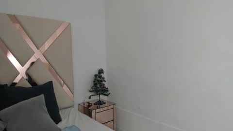 Snapshot of emma_castilloo chatting on 12-15-25, 10:47 Emma Castillo online show from 12-15-25, 10:47