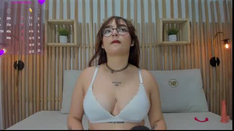 Snapshot of emma_cleir chatting on 09-12-25, 11:43 emma cleir online show from 09-12-25, 11:43