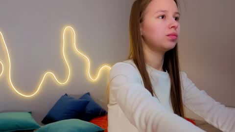 Snapshot of emma_clon chatting on 05-15-26, 01:34 Emma online show from 05-15-26, 01:34