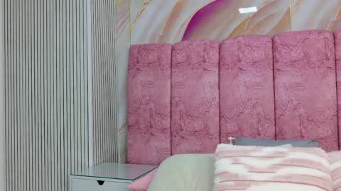 Emma online show from 04-12-26, 03:33