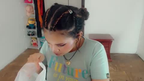 Snapshot of emma_diva chatting on 03-12-25, 02:30 emma online show from 03-12-25, 02:30