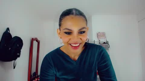 Snapshot of emma_diva chatting on 09-27-25, 11:32 emma online show from 09-27-25, 11:32