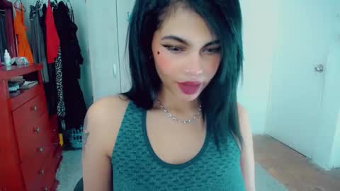 Snapshot of emma_diva chatting on 10-24-25, 01:13 emma online show from 10-24-25, 01:13