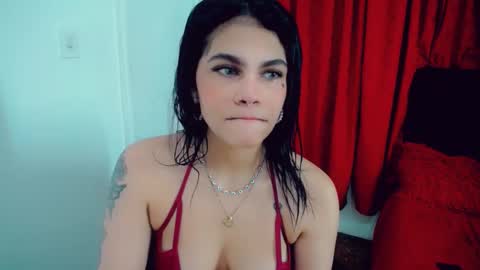 Snapshot of emma_diva chatting on 10-29-25, 11:17 emma online show from 10-29-25, 11:17