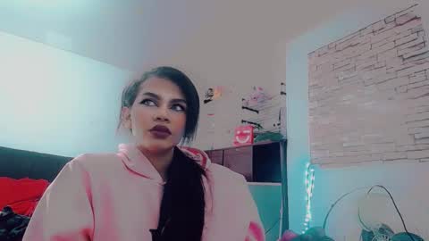 Snapshot of emma_diva chatting on 02-15-26, 01:02 emma online show from 02-15-26, 01:02