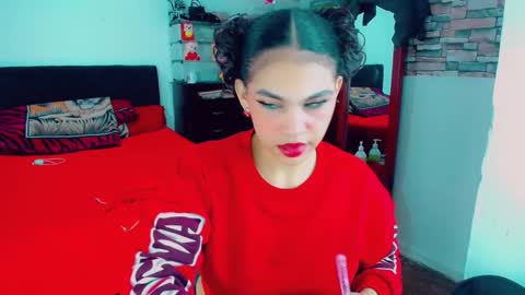 Snapshot of emma_diva chatting on 03-15-26, 02:06 emma online show from 03-15-26, 02:06