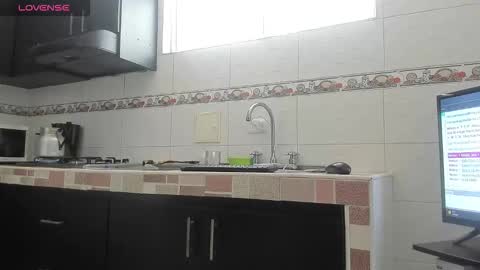 Snapshot of emma_eva1 chatting on 12-22-25, 01:19 Emma online show from 12-22-25, 01:19