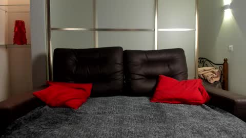 Emma online show from 12-16-25, 04:28