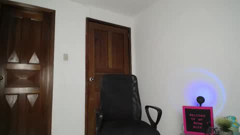 Snapshot of emma_glowof chatting on 11-29-25, 12:02 Emma Glow online show from 11-29-25, 12:02