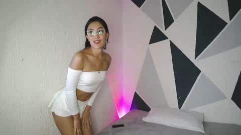 Snapshot of emma_glowof chatting on 02-11-26, 04:17 Emma Glow online show from 02-11-26, 04:17