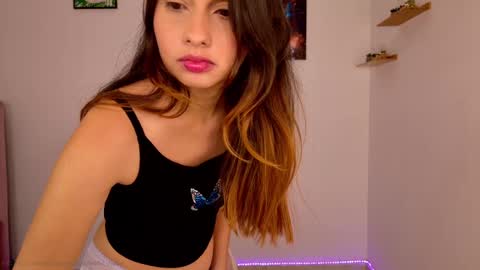 Snapshot of emma_hg1 chatting on 02-24-25, 01:21 the girl of your dreams online show from 02-24-25, 01:21