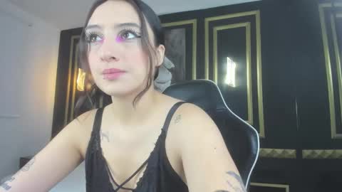 Snapshot of emma_hiltonn_ chatting on 02-17-26, 01:35 E M M A online show from 02-17-26, 01:35