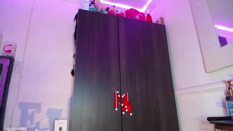 Snapshot of emma_hoot1 chatting on 11-19-25, 04:34 emma online show from 11-19-25, 04:34