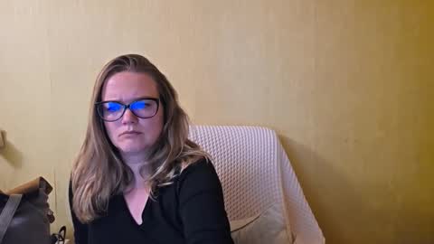 Snapshot of emma_misty_ chatting on 10-06-25, 03:42 emma_misty_ online show from 10-06-25, 03:42