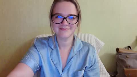 Snapshot of emma_misty_ chatting on 10-18-25, 05:35 emma_misty_ online show from 10-18-25, 05:35