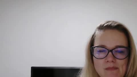 Snapshot of emma_misty_ chatting on 02-13-26, 08:05 emma_misty_ online show from 02-13-26, 08:05