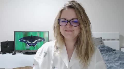 Snapshot of emma_misty_ chatting on 02-23-26, 05:43 emma_misty_ online show from 02-23-26, 05:43