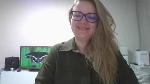 Snapshot of emma_misty_ chatting on 03-12-26, 08:37 emma_misty_ online show from 03-12-26, 08:37