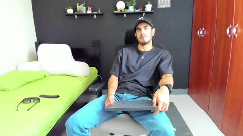 Snapshot of emma_muscle_ chatting on 12-02-24, 03:25 emma online show from 12-02-24, 03:25