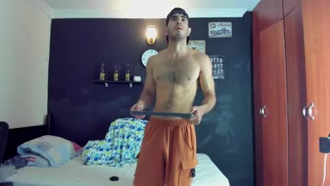 Snapshot of emma_muscle_ chatting on 02-18-25, 01:32 emma online show from 02-18-25, 01:32