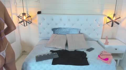 Snapshot of emma_payton chatting on 03-08-25, 11:37 Emma online show from 03-08-25, 11:37