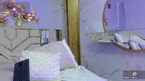 Snapshot of emma_petite4u chatting on 12-17-24, 09:27 Emma online show from 12-17-24, 09:27